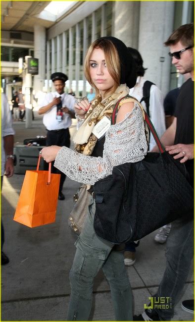 miley cyrus gucci bag